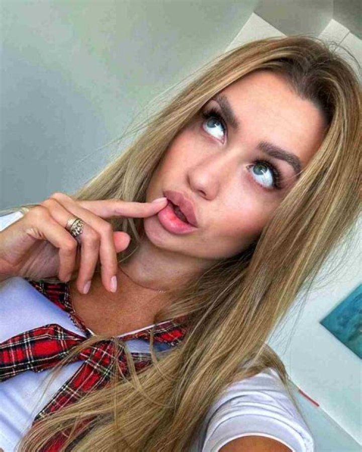 Chloe Flower Height, Weight, Net Worth, Age, Wiki, Who, Instagram, Biography