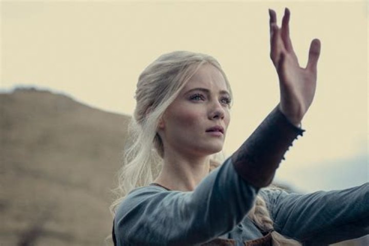 Does Freya Allan Wear A Wig? Natural Hair And Eye Color Photos of The Witcher Actress