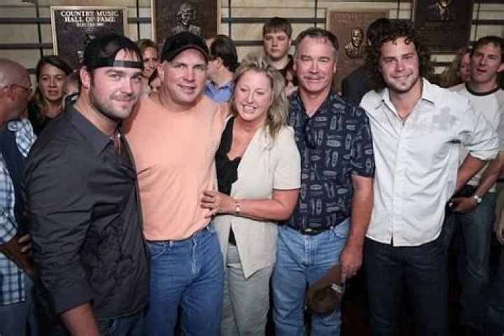 Garth Brooks Siblings: Meet Betsy Smittle, Kelly Brooks, Mike Brooks, Jerry Smittle And Jim Smittle