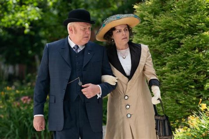 Is Thomas Brackenreid Leaving Murdoch Mysteries 2023? Role And Career Explored