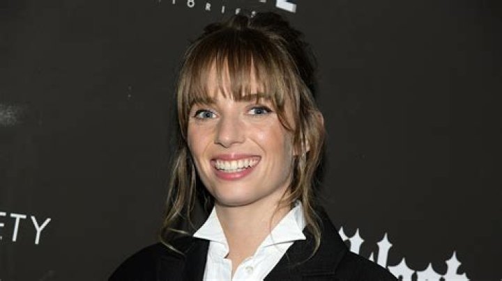 Is Victoria Pedretti Gay? Sexuality Rumors Due To The Actress’ Queer Character