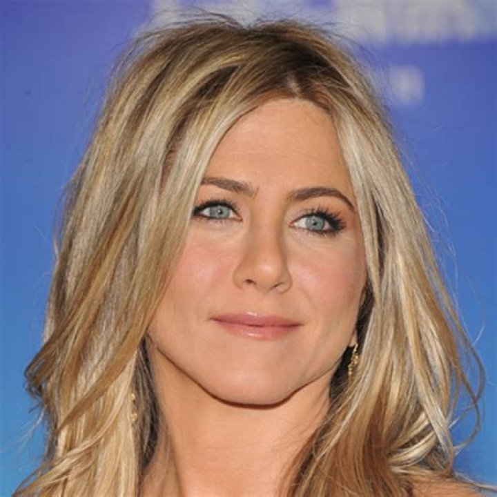 Jennifer Aniston Height, Weight, Age, Wiki, Bio
