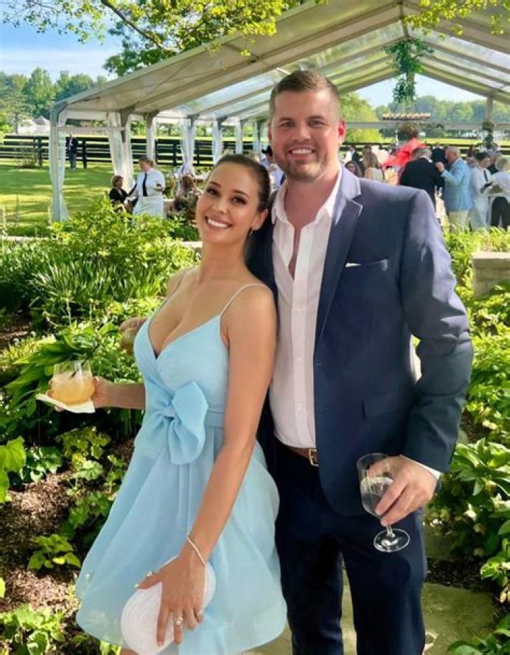 Lauren Compton Body, Career, Boyfriend &amp; Net Worth