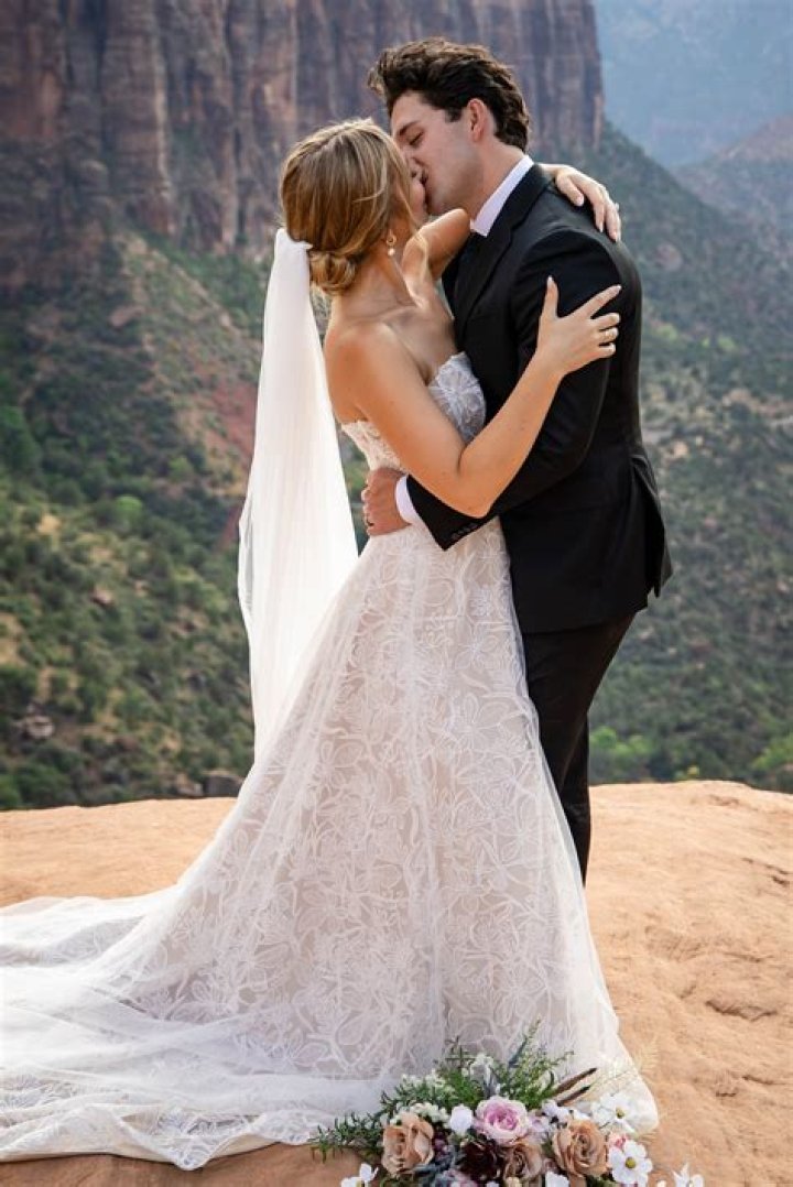 Lauren Daigle Husband – Is She Married? Dating History And Family