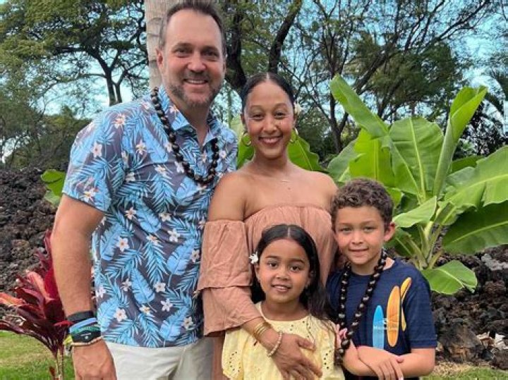 Tara Montpetit Appreciates Having a Happy Life with a Loving Husband and Kids