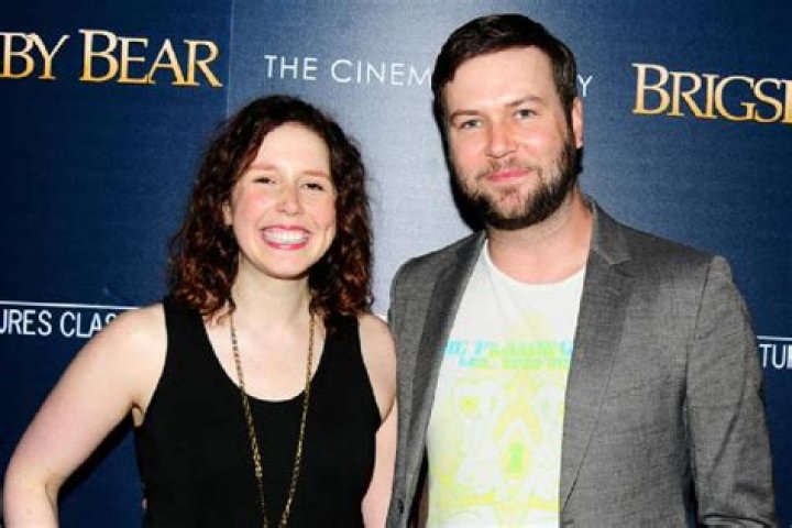 Vanessa Bayer Husband, Is She Married? Dating Timeline And Parents