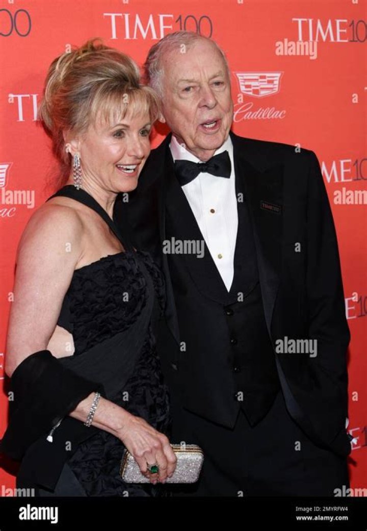 Who is Toni Chapman Brinker? T. Boone Pickens’ Wife Bio, Wiki, Age, Net Worth, Children, Husband, Family and Photos