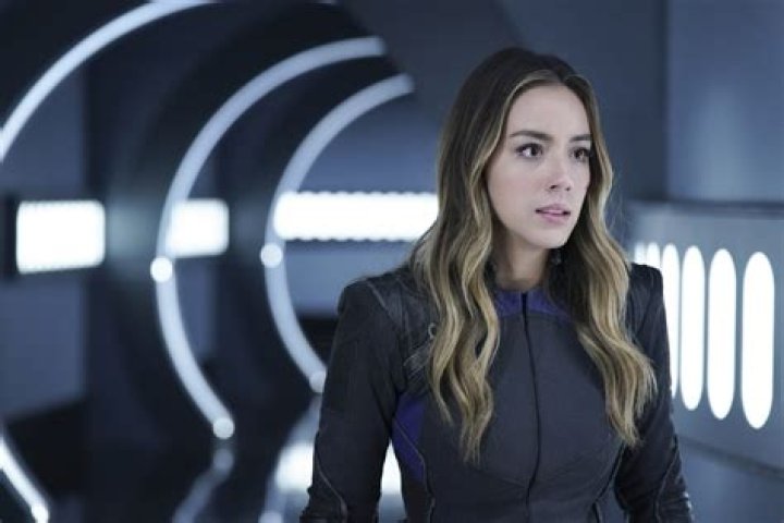 Why did Chloe Bennet change her teeth?